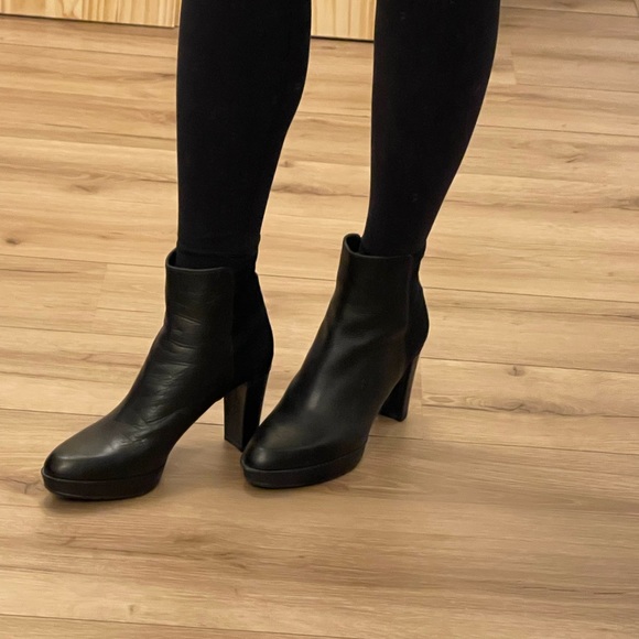 Stuart Weitzman Leather Heeled Boots - Picture 3 of 7